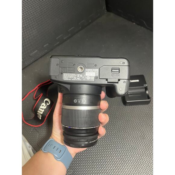 Canon EOS Rebel XS DS126191 Camera w/ EFS 18-55mm Lens + Charger + Case - Picture 6 of 12